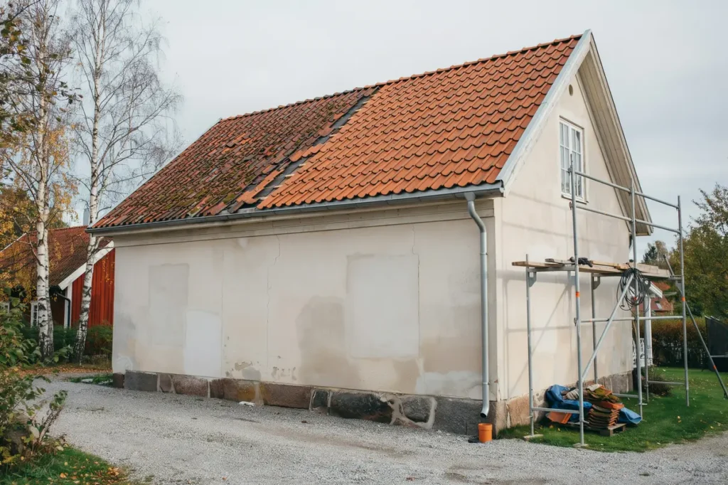 dags att l gga om taket s v ljer du r tt takmaterial uppt cker varningssignaler i tid och planerar kostnaden